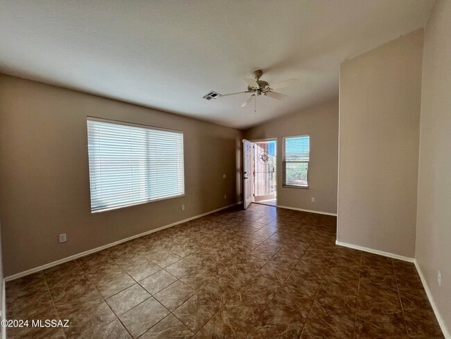 Building Photo - 8820 N Mesquite Bluffs Pl