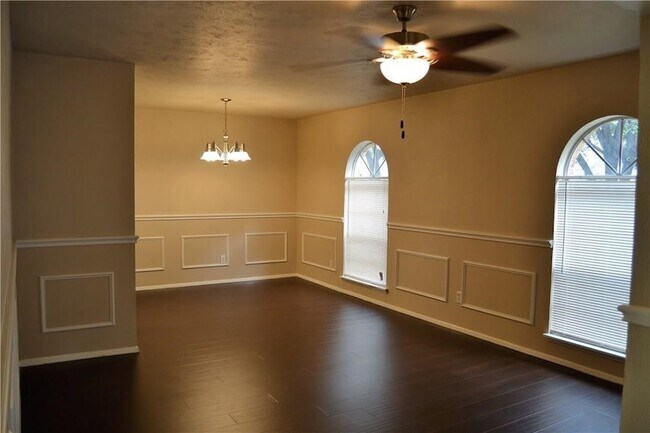 Building Photo - 2937 Emberwood Dr