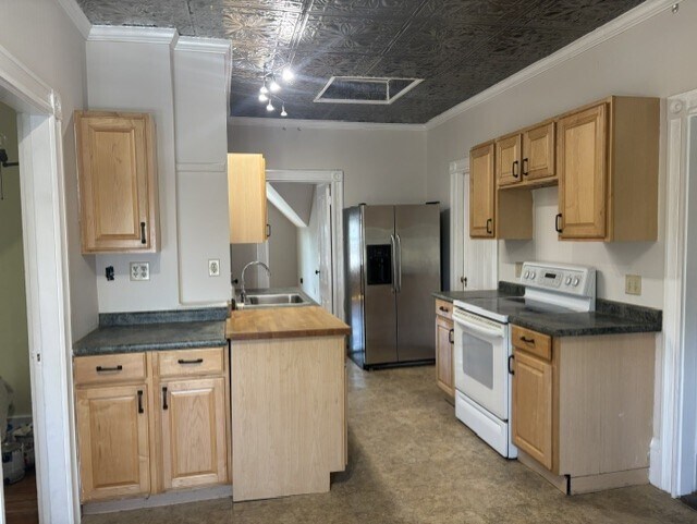 Building Photo - 229 COTTAGE ST