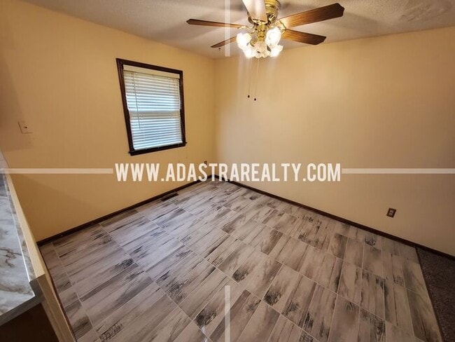 Building Photo - Very Nice Home in South KCMO-Available NOW!!