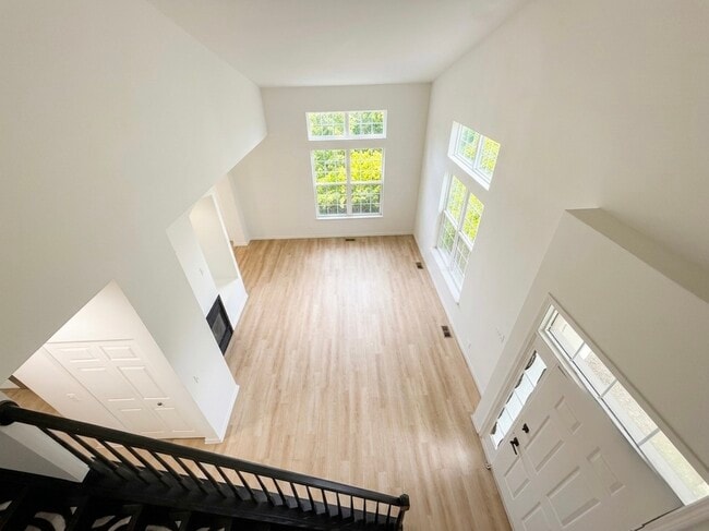 Building Photo - 1089 Ellsworth Dr