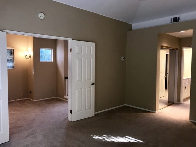 Building Photo - San Roque 3 Bedroom Townhouse - Available Late January