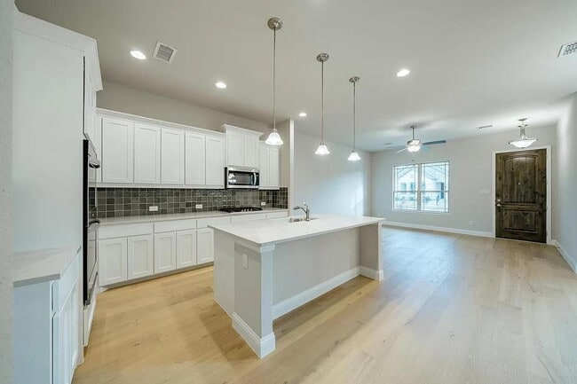 Building Photo - 7613 Regal Ln