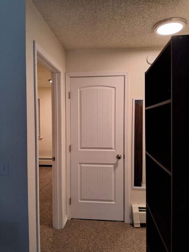 Building Photo - 3061 Lois Dr