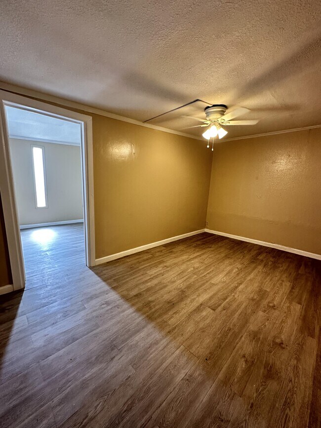 Building Photo - 314 N Nueces