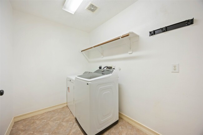 Building Photo - 1402 Chaparral Crossing