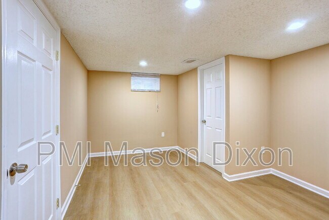 Building Photo - 8523 Fieldway Dr