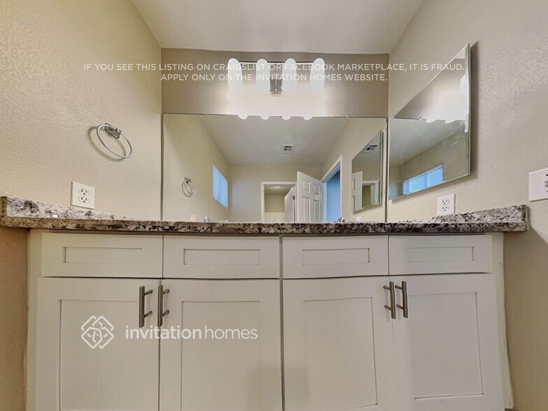 Building Photo - 7825 Strong Water Ct