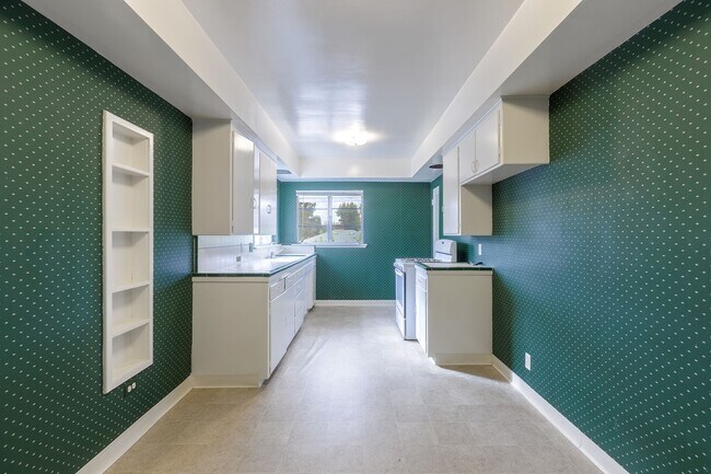 Building Photo - 4909 Coldwater Canyon Ave