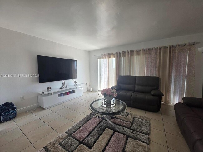Building Photo - 9375 Fontainebleau Blvd