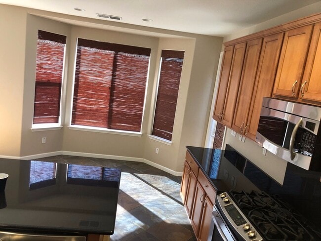 Building Photo - Beautiful 3 B/D 2.5 BA House in Roseville-COMING VERY SOON! ACT FAST AND APPLY NOW AS THIS PROPER...