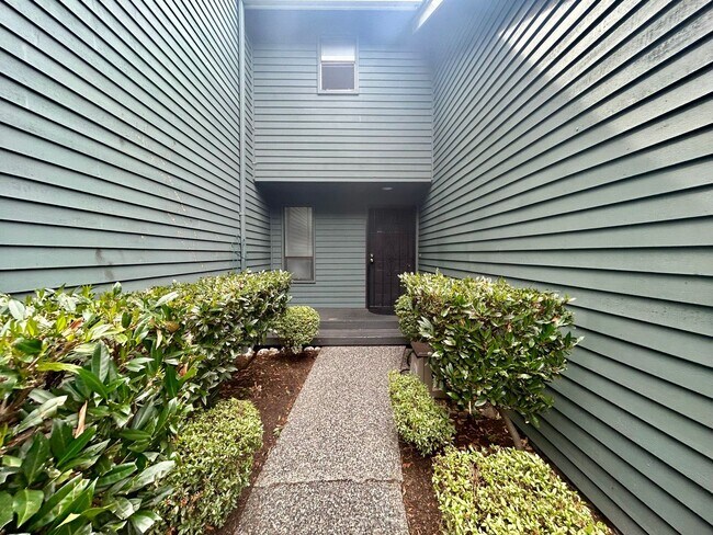 Building Photo - 3500 Ridgemont Way