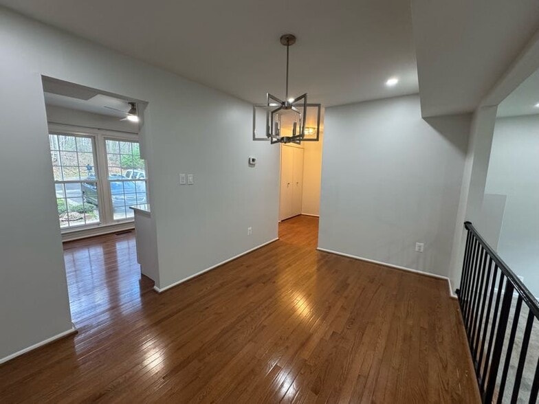 Building Photo - 5215 Lonsdale Dr