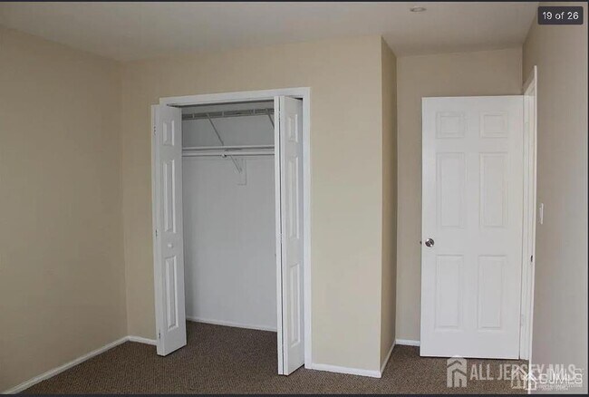 Building Photo - 1363 Thomas Ave