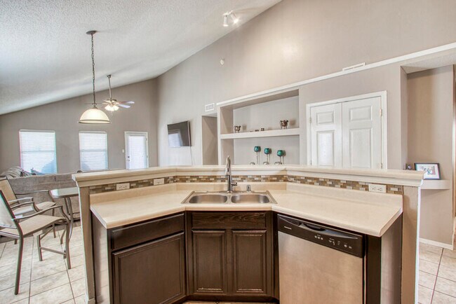 Building Photo - 12561 Paseo Alegre Dr