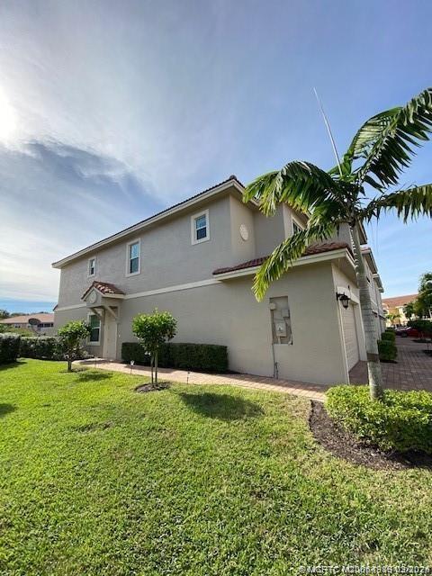 Building Photo - 566 SW Glen Crest Way