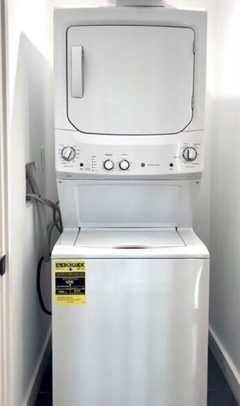 Building Photo - 20 Jackson Ave