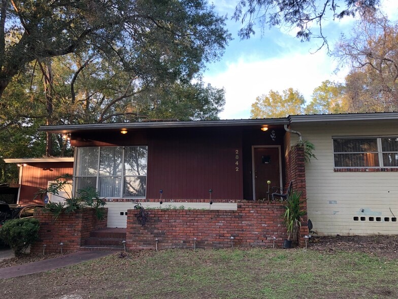 Building Photo - 2842 SW 1 Ave