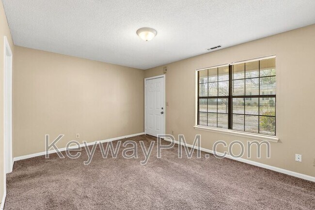 Building Photo - 912 Jones Dr