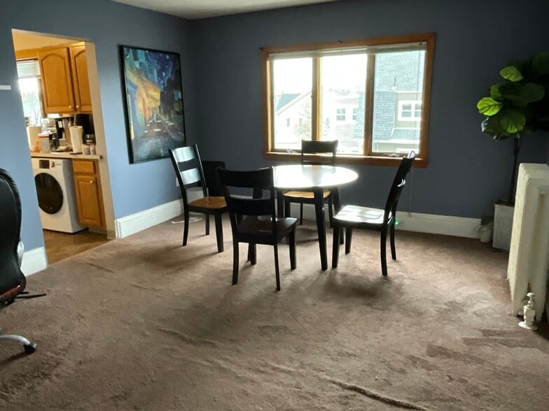 Building Photo - 325 Main St