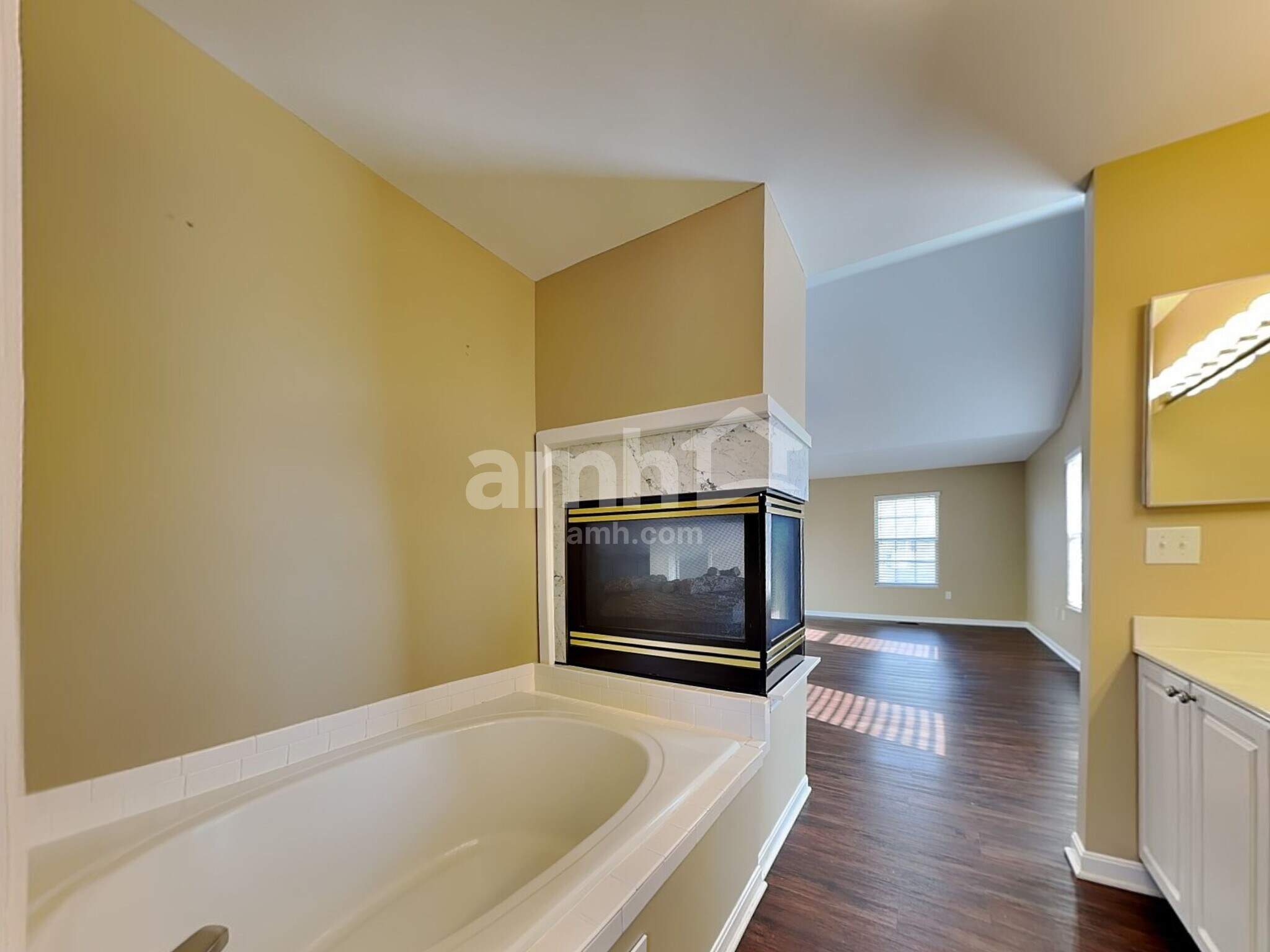 Building Photo - 823 Wingate Dr