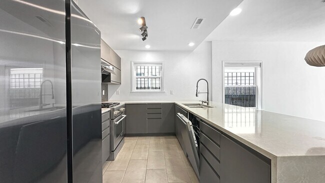 Building Photo - Fruit Trees on this Tastefully Remodeled House in Prescott!