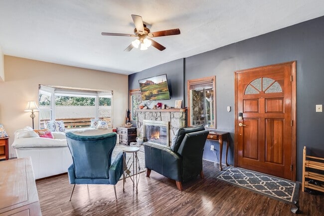 Building Photo - Charming 3 bed, 2 bath Craftsman Cottage in the Heart of Oak Grove