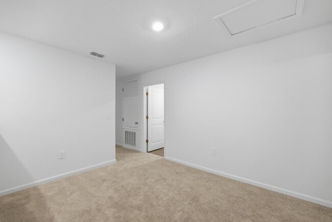 Building Photo - Available Now –NEW  Beautiful Move-In Ready Home in Ocala!INTERNET INCLUDED