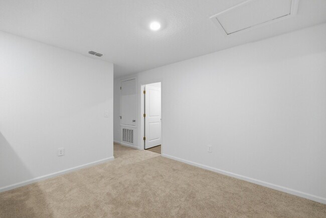 Building Photo - **Move-in Special no application fees** –NEW  Beautiful Move-In Ready Home in Ocala!INTERNET INCL...