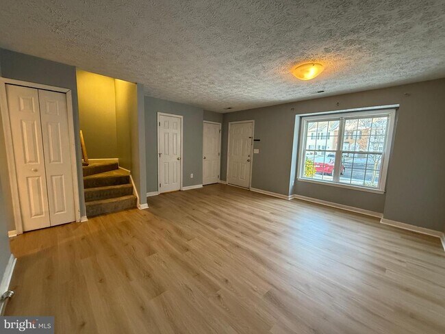 Building Photo - 10500 Boxmeer Ct