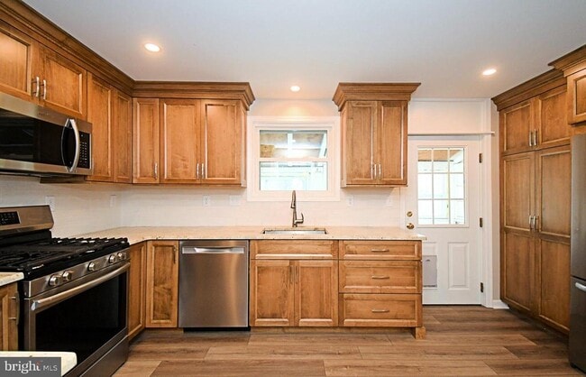 Building Photo - 232 Morgan St