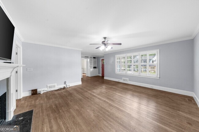 Building Photo - 1911 Fairway Cir NE