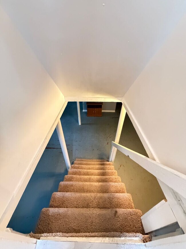 Building Photo - 3 Bedroom Home With A  Basement And Large Back Yard