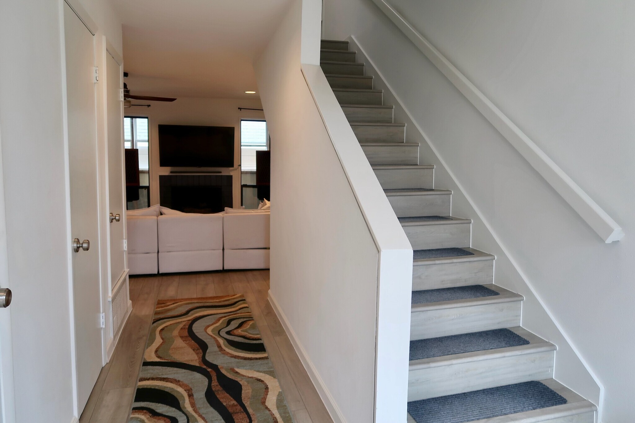 Building Photo - 1106 W 6th St