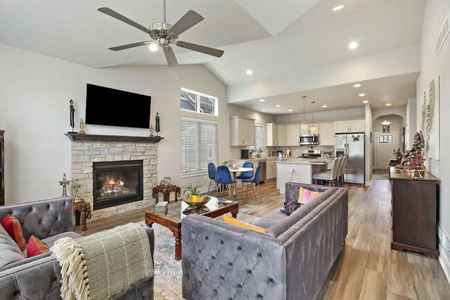 Building Photo - 4706 S Cottage Ln