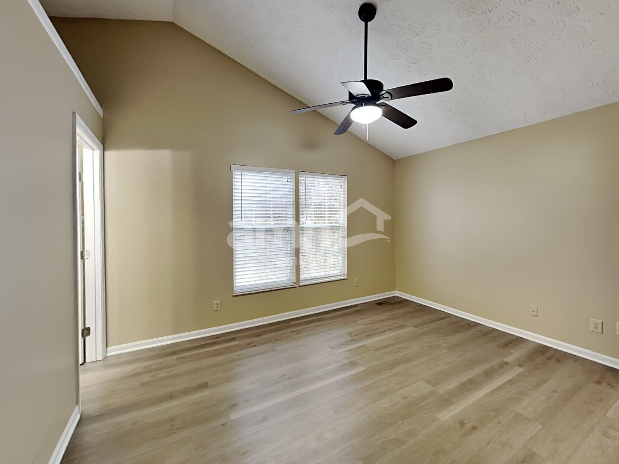 Building Photo - 4626 Laurel View Dr