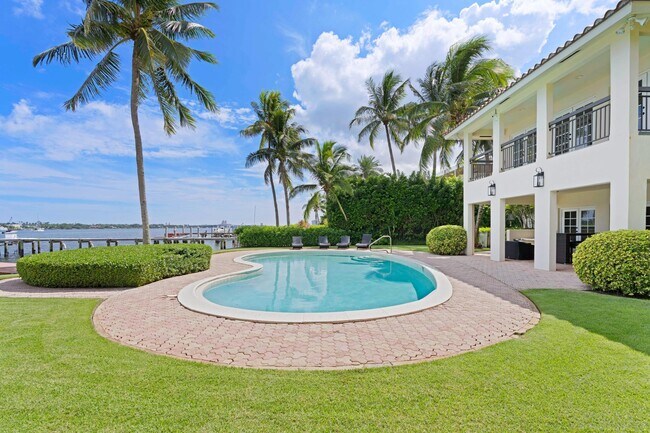 Building Photo - 3304 N Flagler Dr