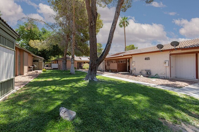 Building Photo - Single story one bedroom unit in community...