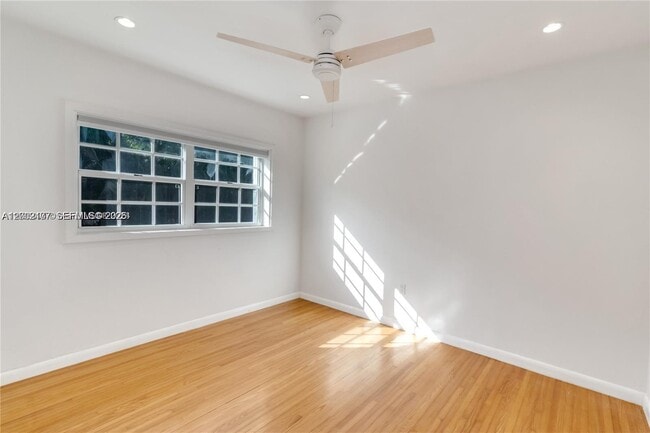 Building Photo - 4930 Riviera Dr