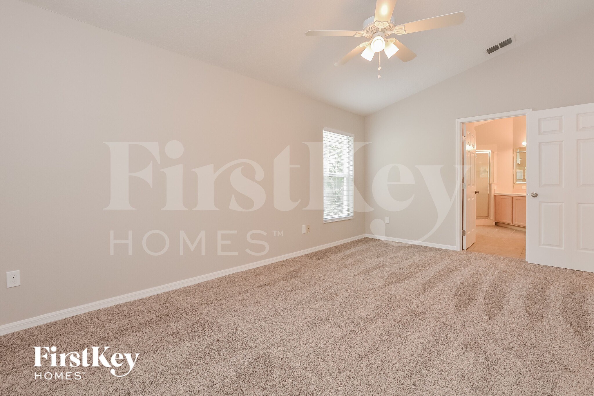 Building Photo - 1019 E Pebble Beach Cir