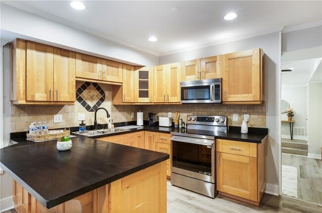 Building Photo - 71 17th St NE