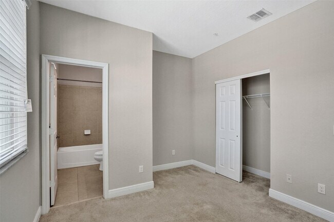 Building Photo - 11960 SW 27th Ct