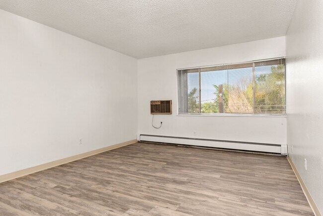 Building Photo - 3611 E San Miguel St