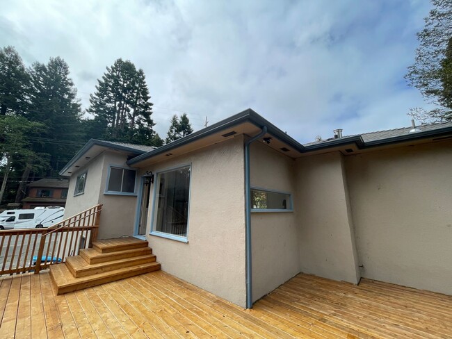 Building Photo - Beautiful and Spacious Home with New Deck ...