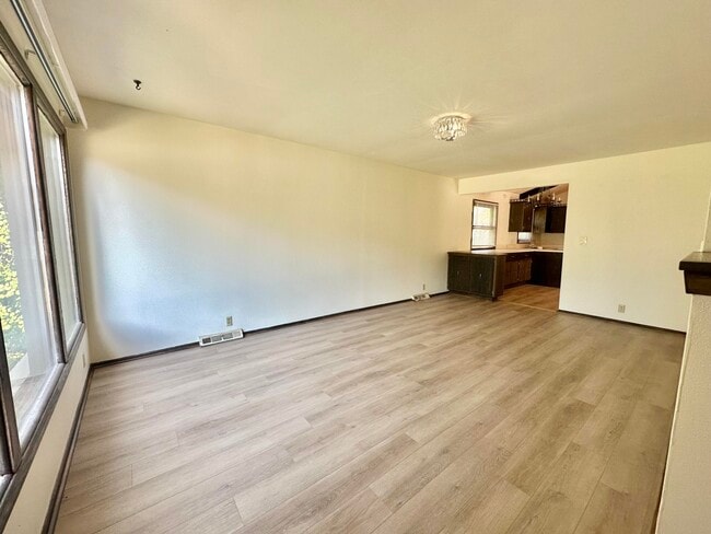 Building Photo - 2330 S Brookside Pkwy