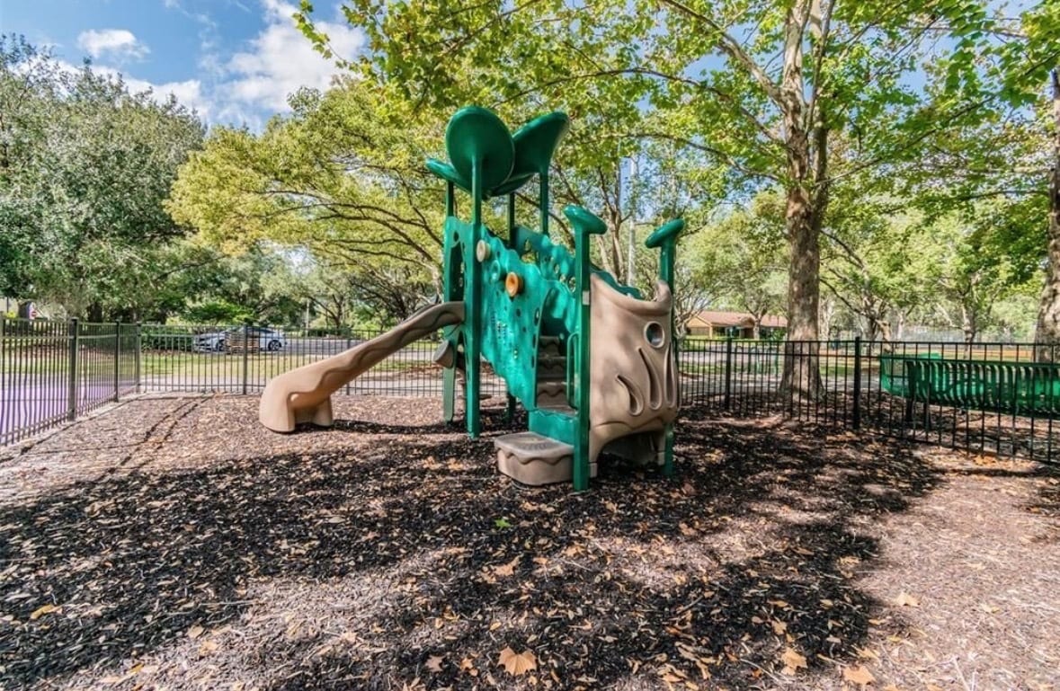 Building Photo - 9481 Highland Oak Dr