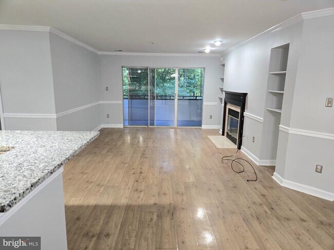 Building Photo - 3315 Sir Thomas Dr