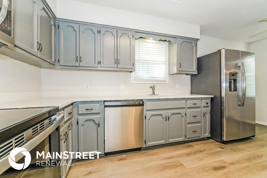 Building Photo - 303 E 11th St