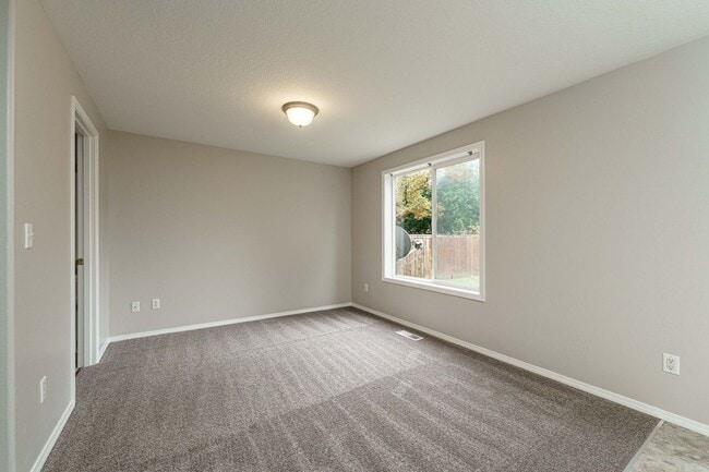 Building Photo - A/C Equipped 4 Bedroom 2.5 Bath Located in...