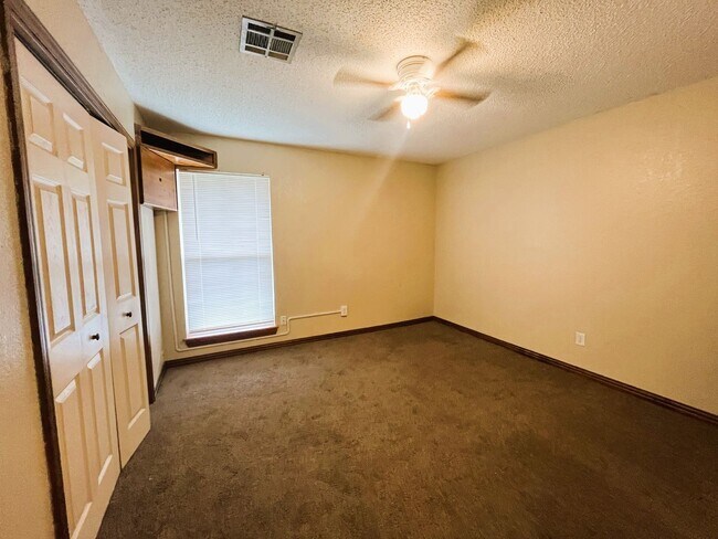 Building Photo - 5408 Embers Dr